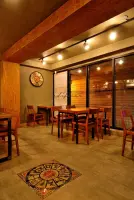 이국적 바닥타일이 포인트인 빈티지 카페 인테리어